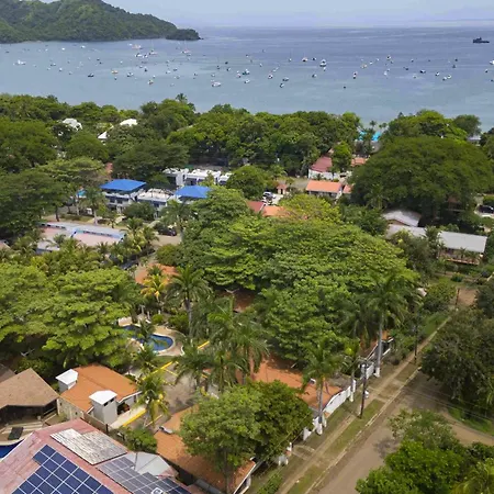 Ground-Floor Studio W/ Pool Access, Walk To Beach!