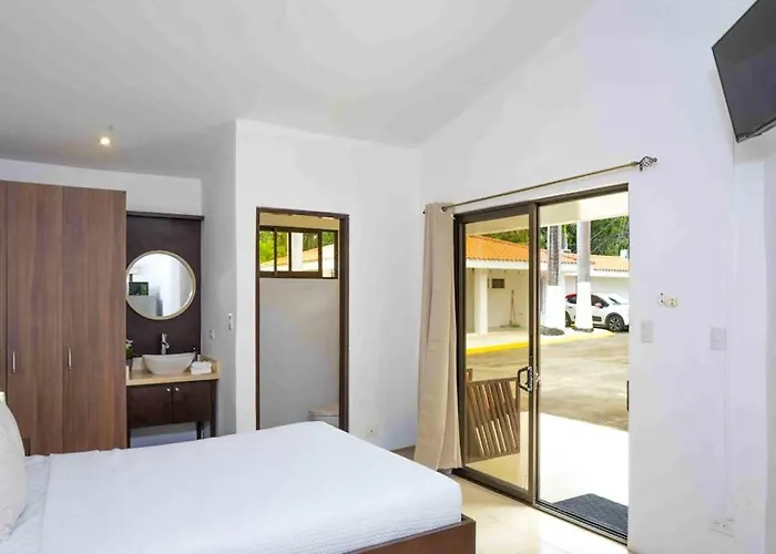 Ground-Floor Studio W/ Pool Access, Walk To Beach! Coco