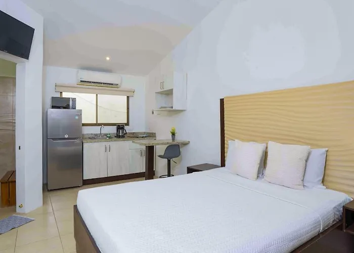 Ground-Floor Studio W/ Pool Access, Walk To Beach! * Coco