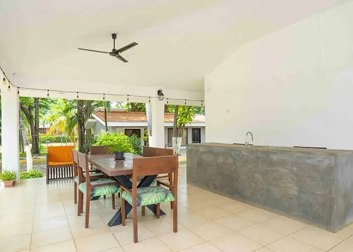 Ground-Floor Studio W/ Pool Access, Walk To Beach! Apartamento