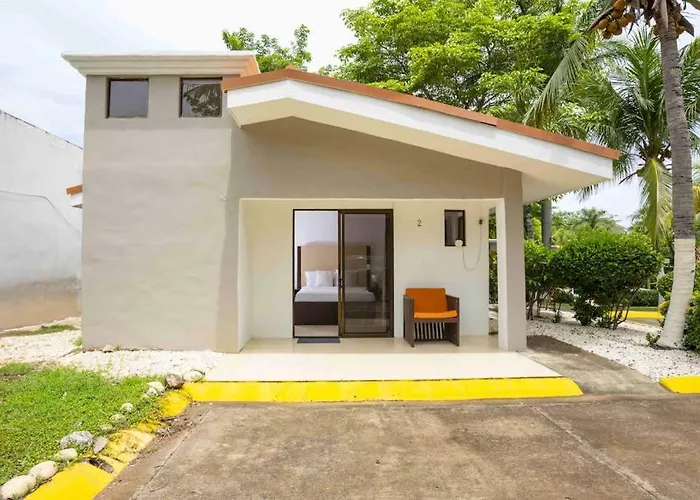 Ground-Floor Studio W/ Pool Access, Walk To Beach! Apartamento