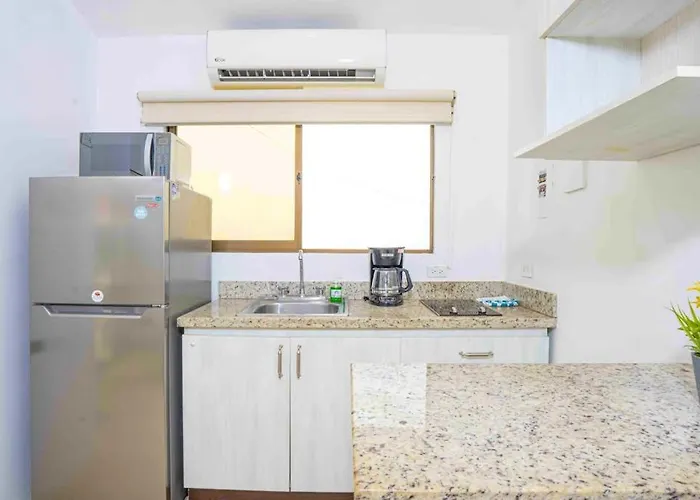Ground-Floor Studio W/ Pool Access, Walk To Beach! *