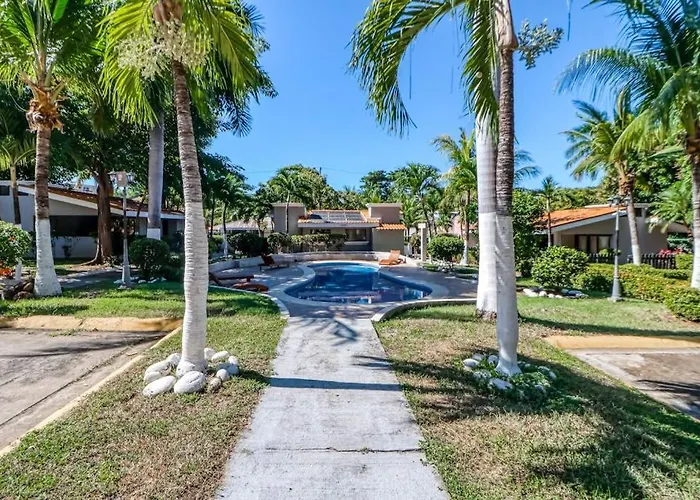 Ground-Floor Studio W/ Pool Access, Walk To Beach! Coco