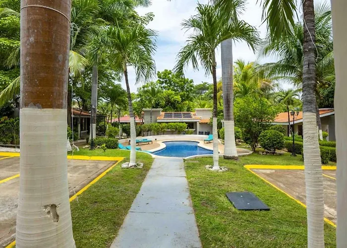 Ground-Floor Studio W/ Pool Access, Walk To Beach! *