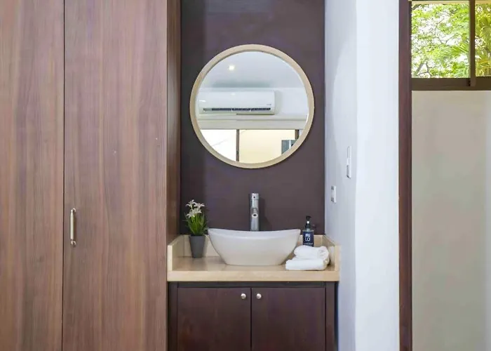 Ground-Floor Studio W/ Pool Access, Walk To Beach! Apartamento