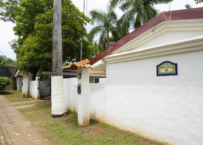 Ground-floor W/ Pool Access, Walk To Beach!