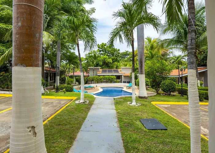 Ground-floor W/ Pool Access, Walk To Beach! *