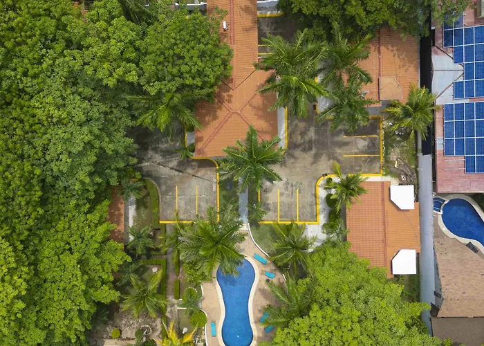 Apartamento Ground-floor W/ Pool Access, Walk To Beach!